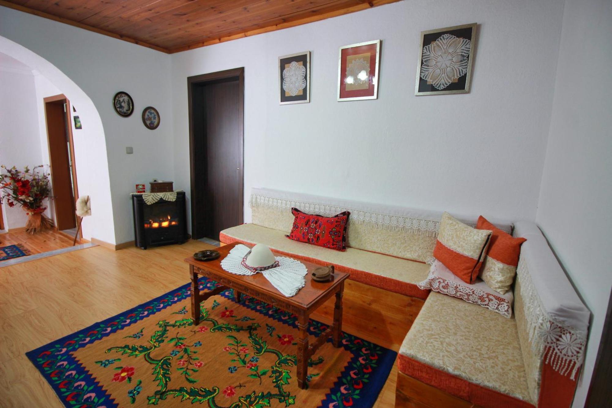 Guest House Denis Gjirokaster Exterior photo